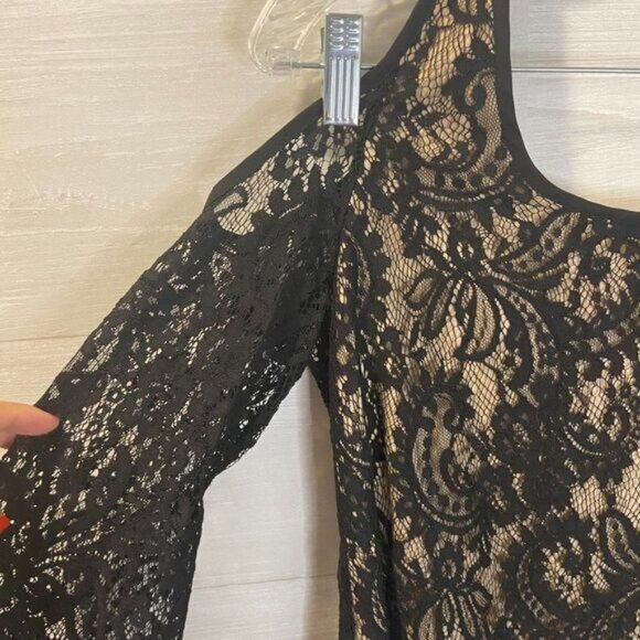 Women's‎ Lace Cold-Shoulder Long-sleeved Sheer Top - Picture 4 of 6